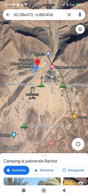 Pour info ,les coordonnées GPS et le marqueur sur la carte ne correspondent pas tout à fait au camping de la Palmeraie .<br />Ceci dit ,le camping est bien indiqué. Bifurquer en quittant la N12 au Nord de Foum Zguid