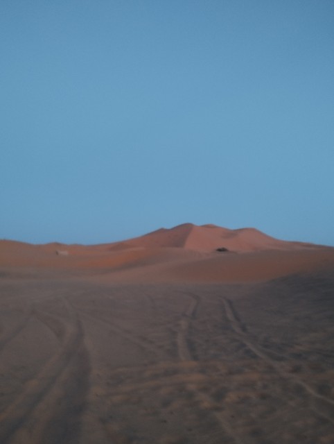 La nuit tombe sur le désert.  A bientôt Merzouga ...