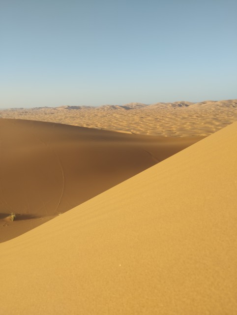 Tu vas être gâtée AMG46 avec tout ce sable !