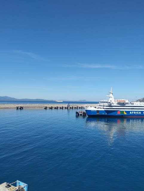 Bonjour le Vieux Continent.Gibraltar au nord est juste en face