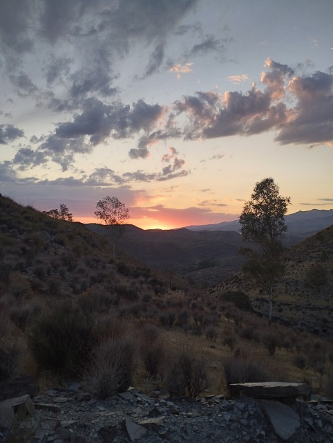 Coucher du soleil sur les Cordillères Betiques il y a quelques jours à Gergal à la limite nord du désert de Tabernas