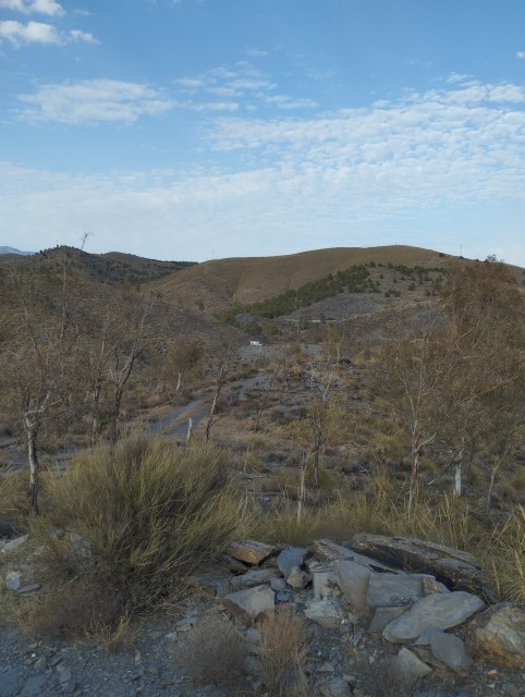 Un des bivouacs bien accessible et qui reste calme pour le moment .Mon fourgon est au centre de la photo.