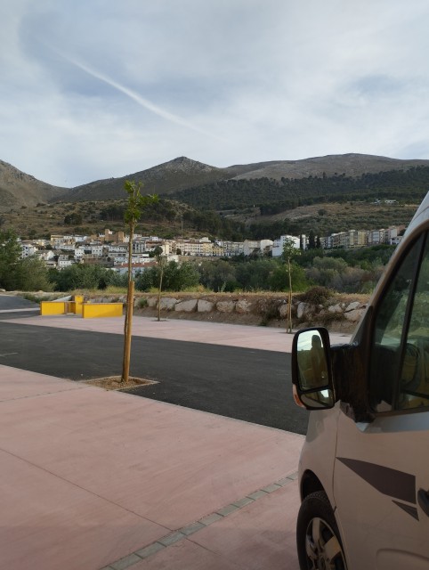 Aire cc de Loja avec l'autoroute qui passe au fond.