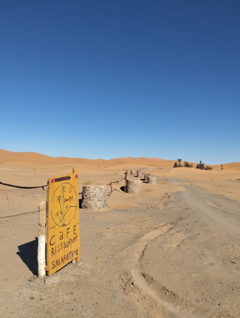 Le restaurant Sahara Time dans les dunes