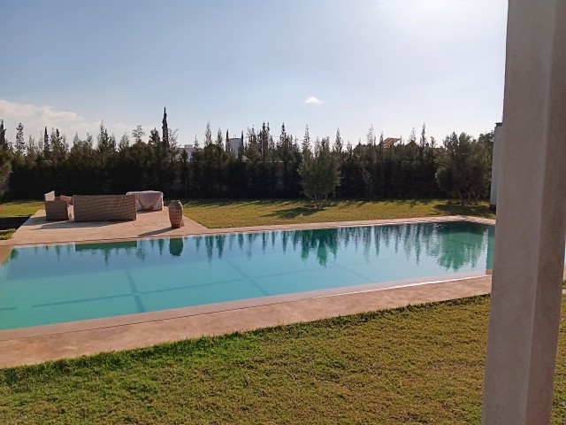 Piscine à disposition pour le bain ou pour prendre l'apéro