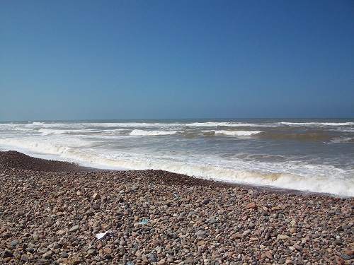 effectivement...<br />la plage est en galets !!!