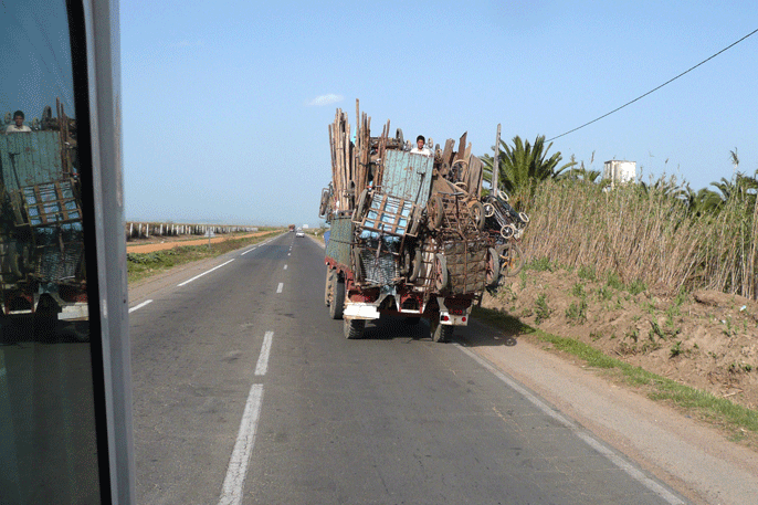 05---camion-surchargé.gif