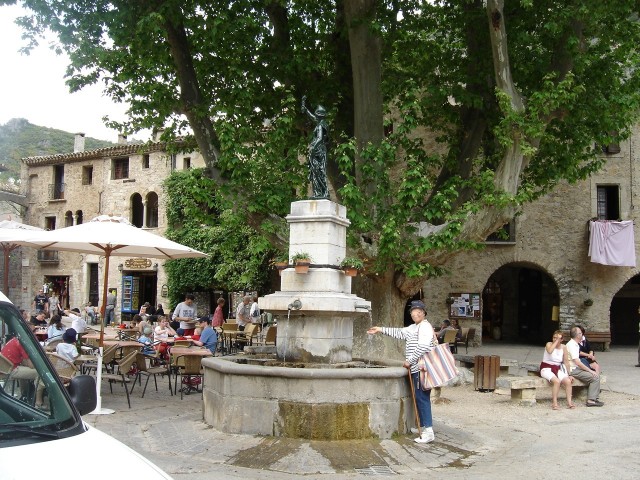 France Saint Guilhem le Désert.jpg