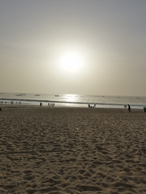 Plage de Nouakchott il y a quelques heures : mer, soleil... et sable, bien sûr !